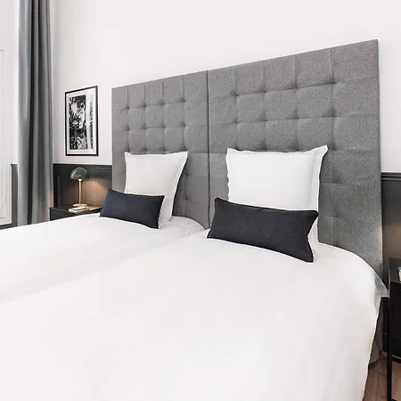 Apartment Livinparis Luxury Ac 3 Bedrooms Le Louvre Ii *